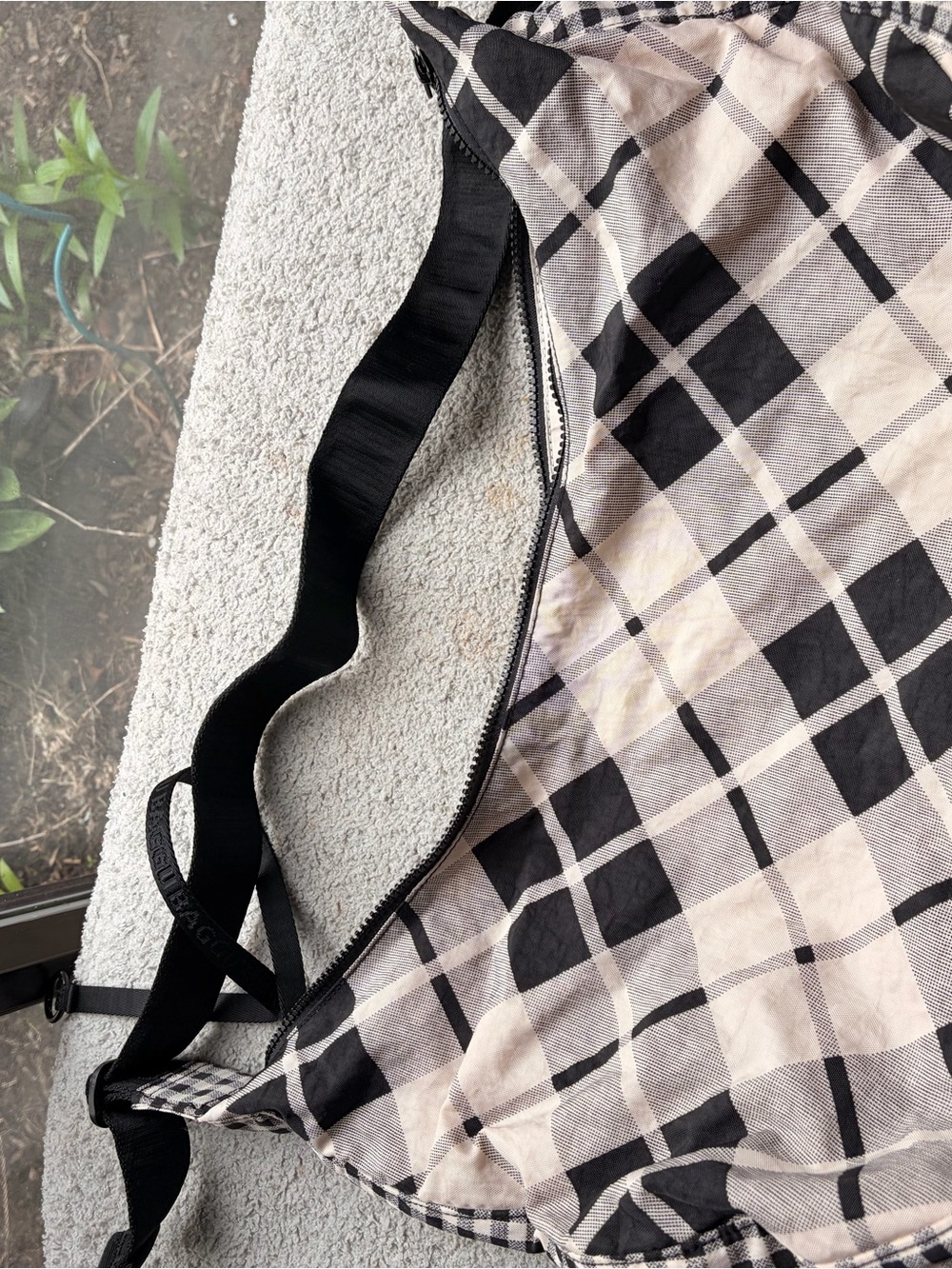 BAGGU Black & Cream Plaid Crescent Bag